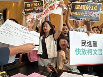 逼簽普發5萬聲明…綠議員舉牌「包圍盧秀燕」 藍營急護駕