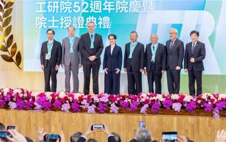 工研院新院士誕生！千挑萬選五位出爐 蕭美琴親授證