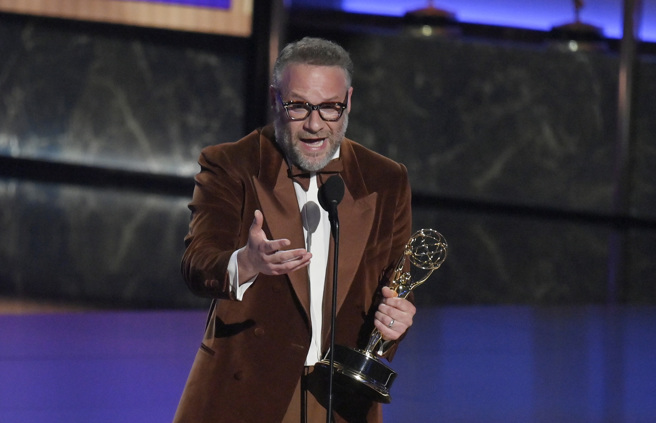 男星塞斯羅根以《片廠風雲》奪下第77屆艾美獎喜劇類影集最佳男主角獎。（達志影像）