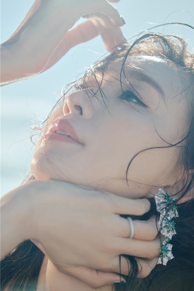 林志玲化身美人魚，拍攝多張絕美照片。（志玲姊姊慈善基金會提供）