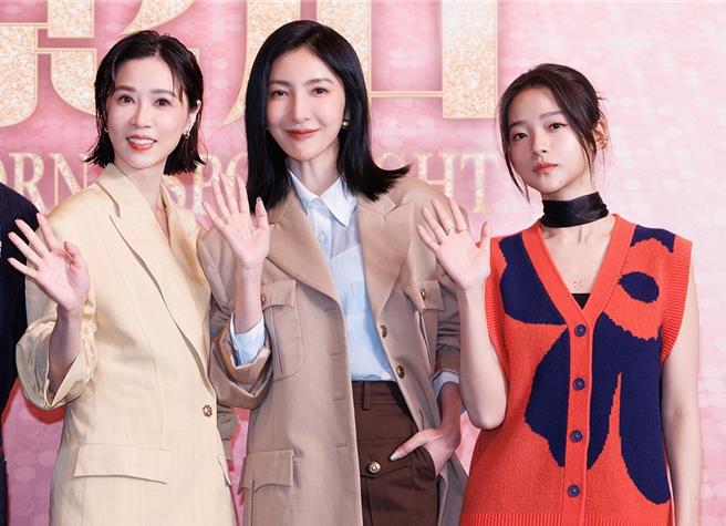 谢盈萱、杨谨华、林廷忆网内对打争视后。（Netflix提供）