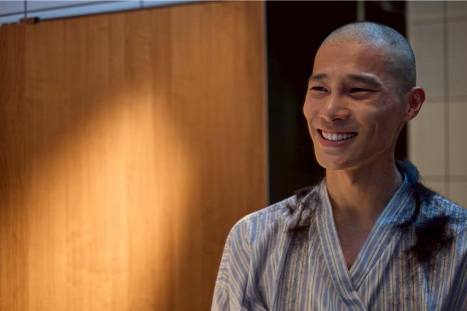 宋伟恩在《血．拾人生》诠释血癌患者「朱颐」备受肯定。（大爱台提供）