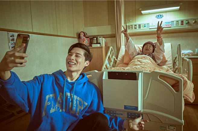 宋伟恩以《血．拾人生》获国内外奖项肯定。（大爱台提供）