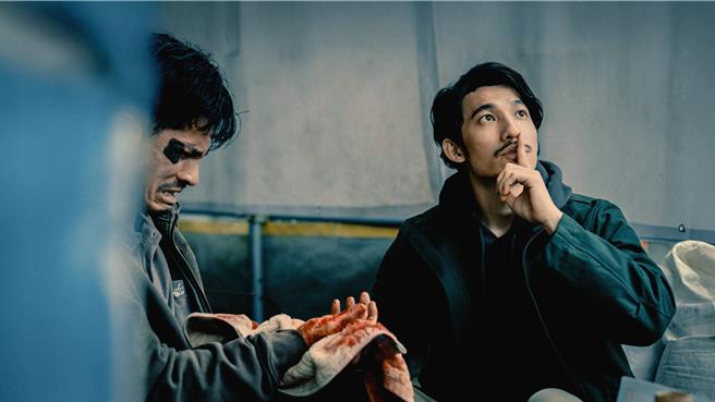 越南影帝连炳发以《The Outlaw Doctor 化外之医》入围戏剧节目男主角奖。（图片提供：公视、中华电信、瀚草