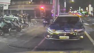 驚悚！桃園女遭割喉全身血赤裸衝超商求救 恐怖男友行兇浴室自傷