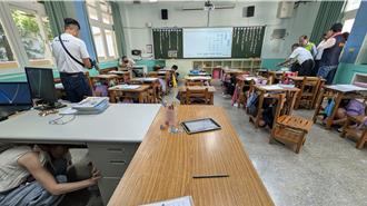 不只躲桌下！澎湖校園防災日演練 「趴下、掩護、穩住」超到位