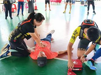 鹿港馬拉松安全升級！「醫護鐵人」背AED陪跑守護跑者