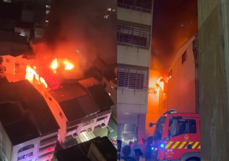 快訊》台中北屯公寓頂加惡火 鐵皮屋頂遭烈焰燒穿
