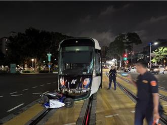 違規左轉撞輕軌延誤20分鐘！ 高雄騎士下場「悲劇了」