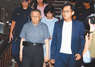 2年條款不變 柯將陪白委開晨會