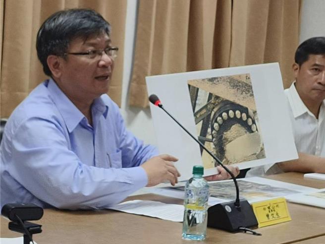 高雄市兴达火力发电厂新建燃气二号机组9日晚间发生爆炸，虽无人员伤亡，但外界质疑原因与施工品质有关，立委黄健豪接获爆料，指涉事工程可能涉及焊接施工瑕疵；台电董事长曾文生回应，事故点位在管线法兰锁接处，并非焊接，为查明真相，明日将以内视镜进行检测。（林雅惠摄）