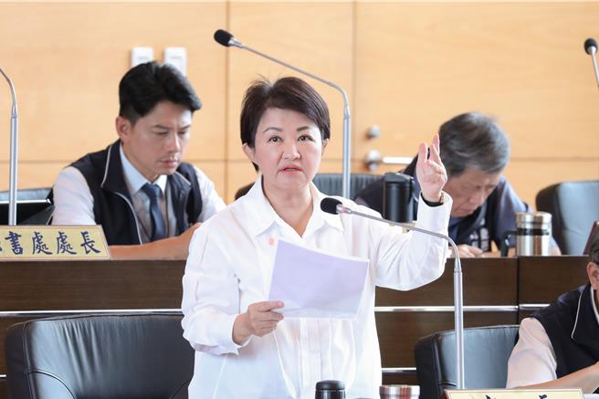 台中市长卢秀燕16日爆料指出，中火试车中的天然气机组已自主停工。（陈淑娥摄）