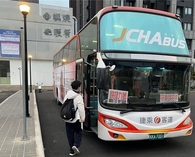 新竹县政府即起加码推出「新竹县市区公车驾驶员受训即就业补助计画」。（ 新竹县政府提供／陈育贤新竹传真）