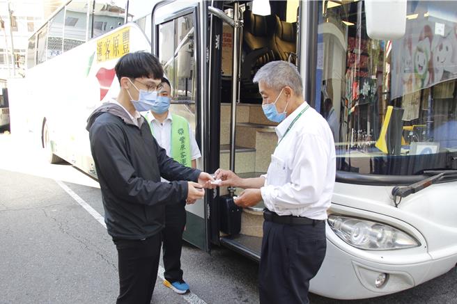 3连假接连到来，监理站推搭车优惠。（监理站提供／李京升台中传真）