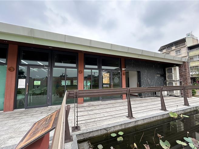 屏东书院轻食区业者在今年4月因经营困难提早解约，县政府因而遭屏东审计室点名检讨管理缺失，对此，民政处表示，积极招商中。（谢佳潾摄）