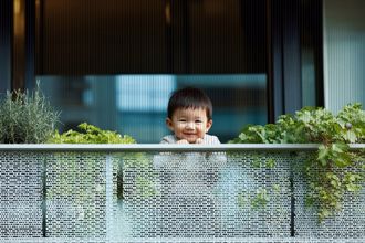 居家防墜新主流 信義房屋：隱形鐵窗當道