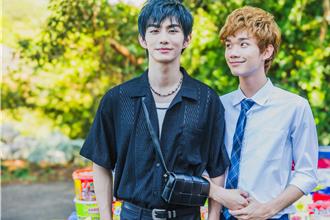 张钧嘉甜勾禾雁凯上演暧昧情！《转过头帮你擦眼泪》青春开镜