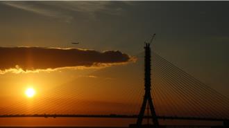 淡江大橋不擋夕陽！日落映照成絕景 吸遊客搶拍