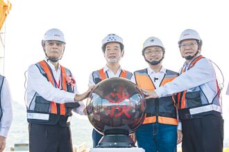 見證淡江大橋合龍 賴總統：新財劃法 地方得扛更多責任