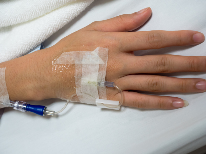 陈荣坚提醒，医护人员千万不能以为病患没有意识就乱说话。（示意图，Shutterstock／达志）