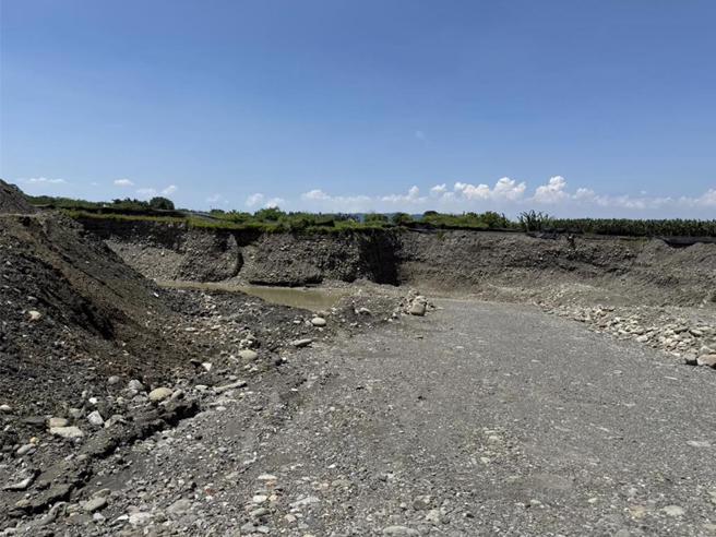 高雄山河大地遭啃食，負責單位還裝睡，圖為美濃大峽谷。(中時資料庫)