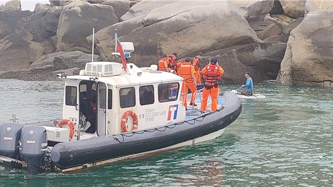 海巡署在金门水域缉获偷渡客。（资料照／海巡署提供）