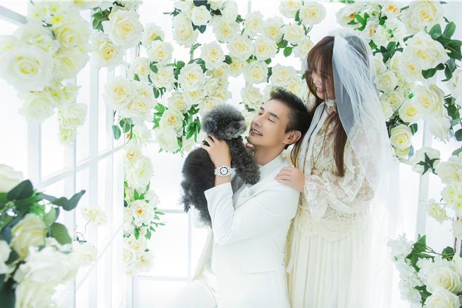 包偉銘與劉依純日前在台北重拍婚紗照。（翰森娛樂提供）