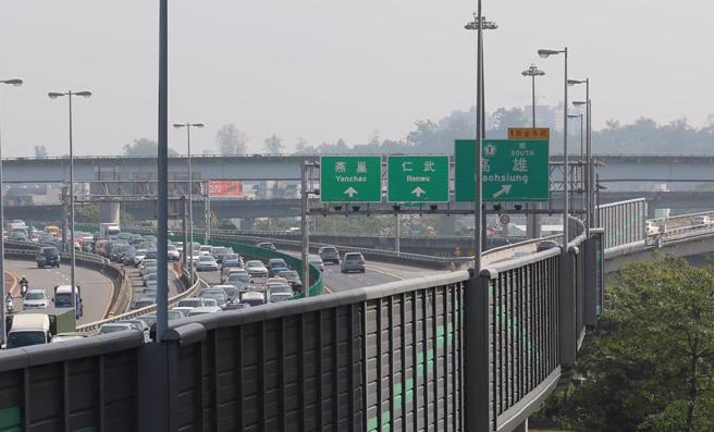 教师节连假车多易壅塞，国道部分匝道封闭管制出炉。（示意图／本报资料照片）