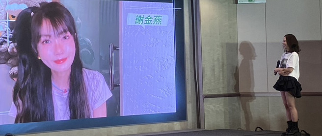 孫淑媚17日舉辦記者會，謝金燕拍攝影片祝福。（許雅淳攝）