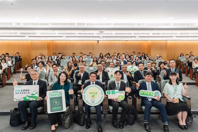 长荣航空今日举办第5届供应商大会，与国内外超过120位产业伙伴齐聚一堂，持续深化合作、优化管理，提升供应链韧性，共同迈向永续未来。（长荣航空提供／陈佑诚台北传真）