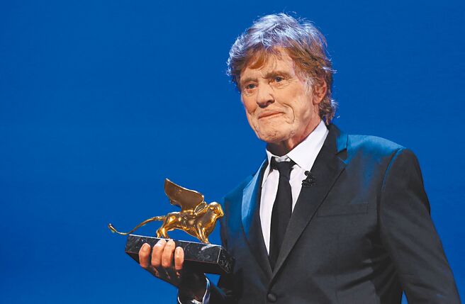 好莱坞巨星劳勃瑞福辞世，消息一出，震惊全球影坛。图为2017年他获得威尼斯影展终身成就金狮奖。（路透）