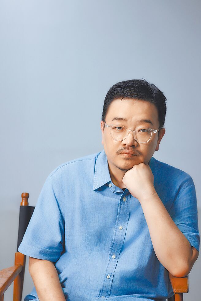 延尚昊執導新片《醜得要命》越洋接受台灣媒體訪問。（c 2025 Plus M Entertainment and WOWPOINT. All Rights Reserved.提供）