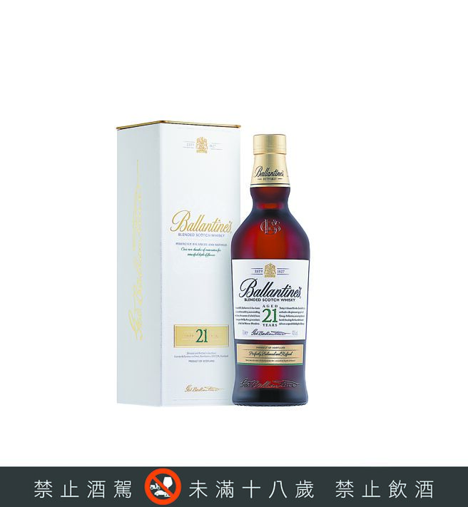 百齡罈在「金威獎」生活玩家以及素人中、南部盲測場次獲青睞，推出的百齡罈21年禮盒，酒液綻放細膩果香。（Ballantine’s提供）