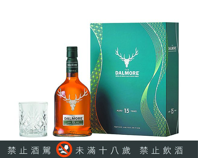 大摩推出「璨月中秋禮盒」，內涵大摩15年、大摩Nachtmann晶鑽威杯，外觀奢華豪氣。（Dalmore提供）