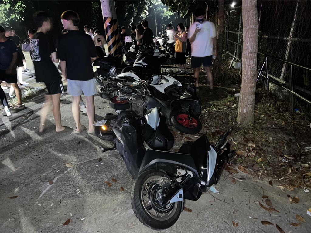 車輛毀損。（民眾提供／李京昇台中傳真）