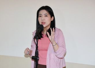 王義川喊「抓到跟拍者」點名徐巧芯  本尊親自回應了