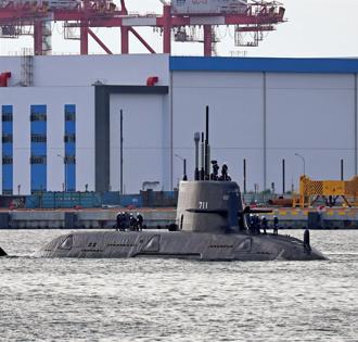海鯤艦潛航還要再等  已完成水線下水密測試  唐華不會登艦