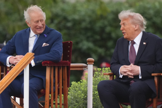 查爾斯國王同框川普超不耐？ 專家：他巧妙化解「自降地位」