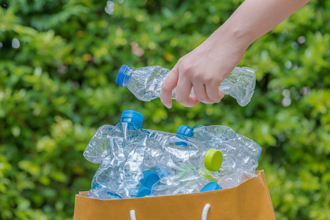 影》网踢爆观光区饮料「混浊有异味」多人受害！  