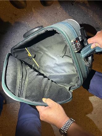 天降行李箱成凶器 砸中橋下騎士頭部