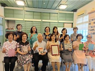 時隔半世紀的感動！彰女學生集資捐書 為老師作品找「好歸宿」