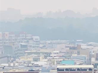 火力全開！粉專曝「高雄空汙紫爆」：出門要戴口罩