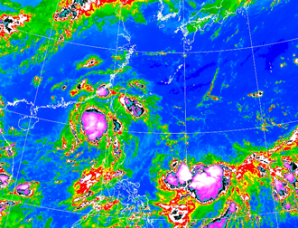一天連三颱！樺加沙、浣熊先後生成 颱風雨彈連炸3天
