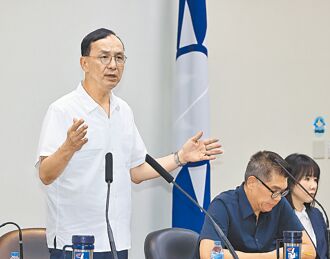 藍酸綠光復節去上班 退回公職薪水