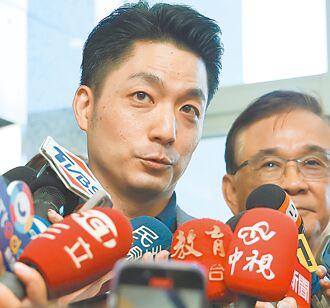 翻蔣中正舊帳 徐蔣隔空開嗆