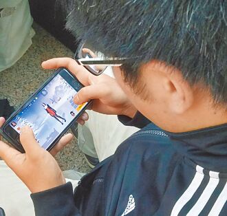 近5成中小學生 AI當朋友聊天