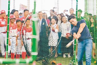 棒球》東園國小練習場落成 蔣萬安按讚