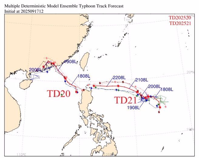 3低压系统盘据海面，其中TD21侵袭台湾机会最高。（翻摄郑明典脸书）