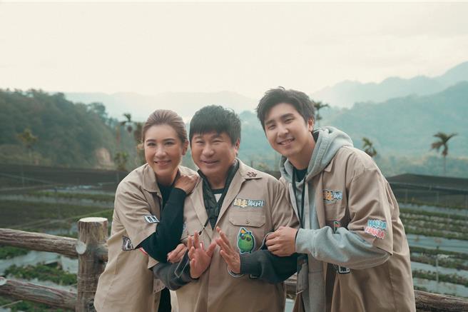 小祯（左起）、胡瓜、安安开心享受一家三口的旅游。（客台提供）