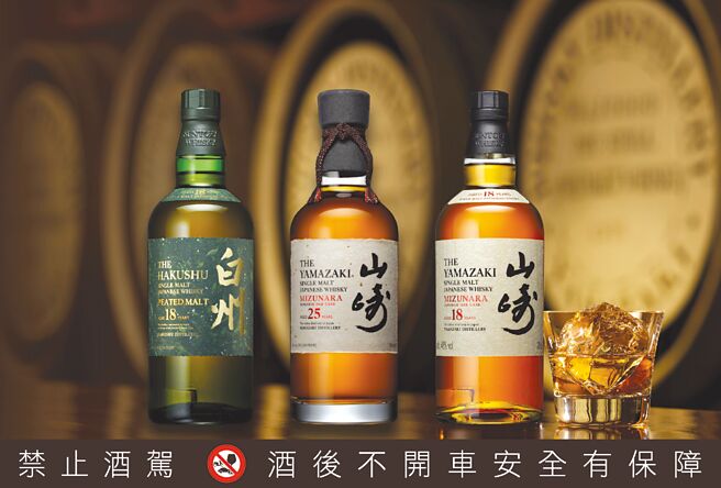 三得利隆重推出三款2025年備受矚目的限量佳釀：「山崎25年單一麥芽日本威士忌水楢桶」、「山崎18年單一麥芽日本威士忌水楢桶」，及「白州18年單一麥芽日本威士忌泥煤麥芽」。圖／業者提供